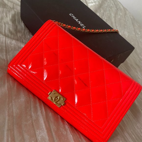 CHANEL Patent Boy Wallet On Chain - Picture 4 of 8